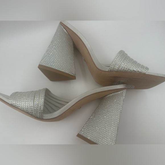 RAYE Silver White Mule Slides Square Toe Heel Wide Tapered Strap Size 7 Zappa - Picture 10 of 10